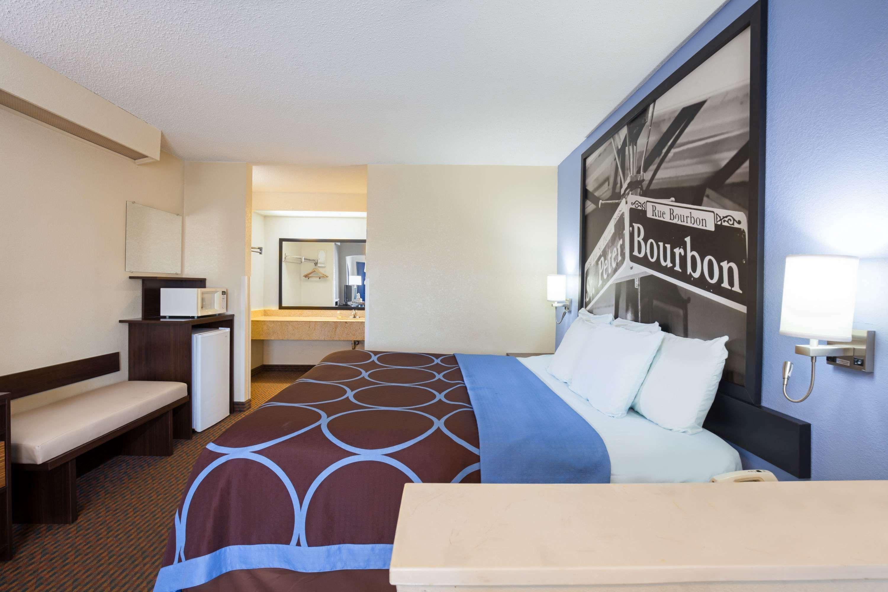 Super 8 by Wyndham Hammond Hotel Eksteriør billede